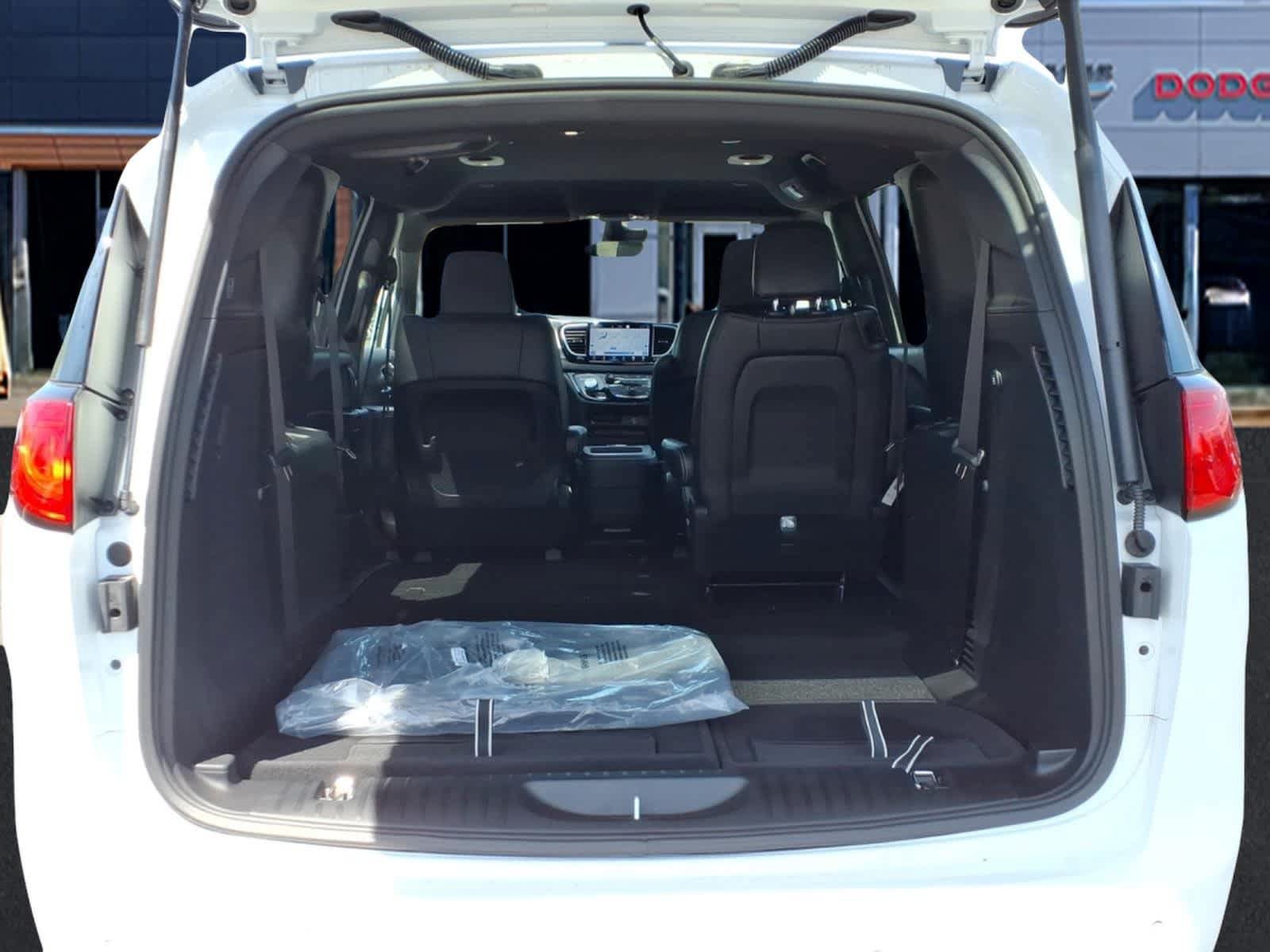 New 2026 Chrysler Voyager LX FWD image 6
