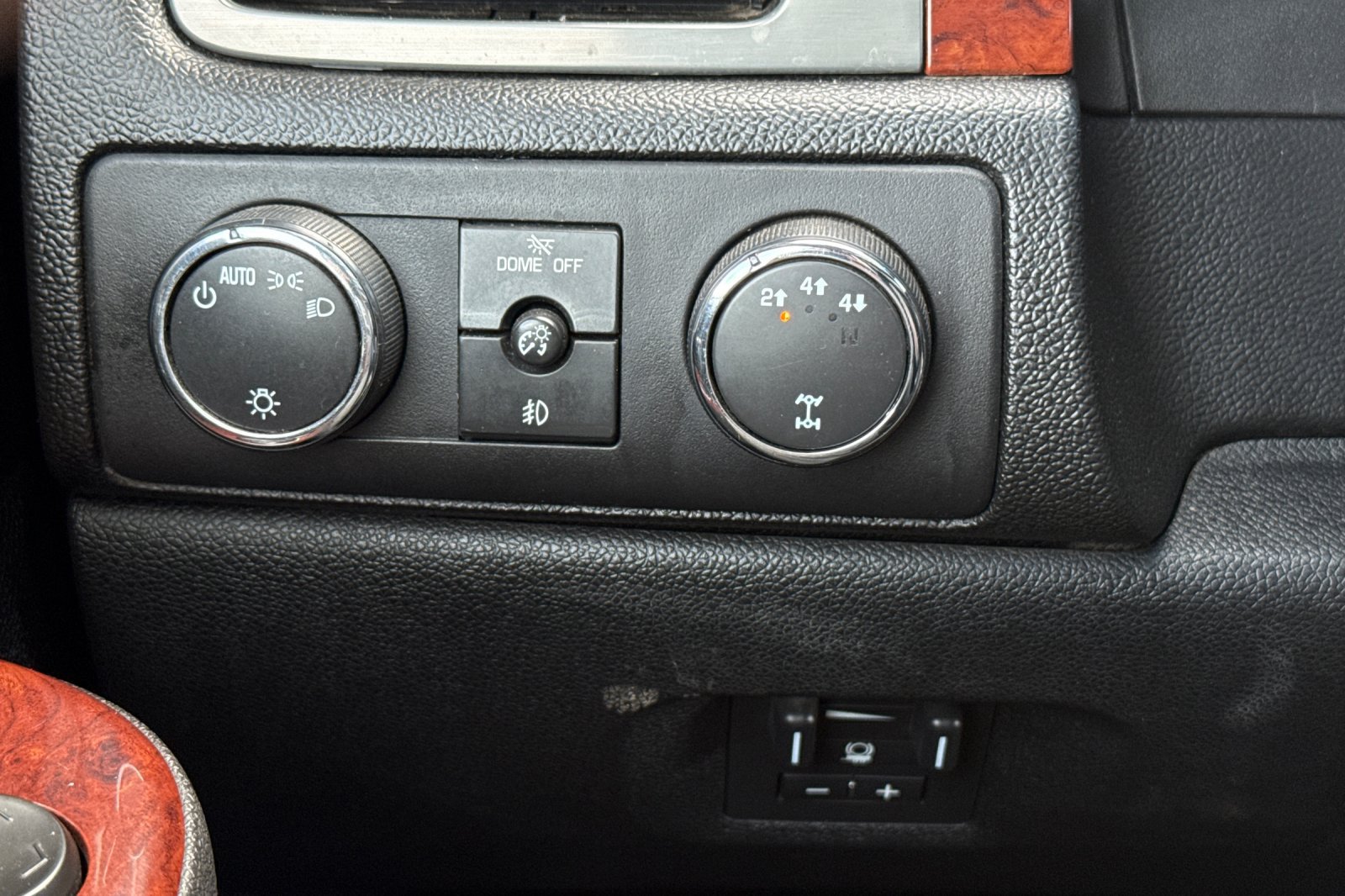 Used 2011 Chevrolet Silverado 2500 LTZ w/ LTZ Plus Package AWD/4WD image 37