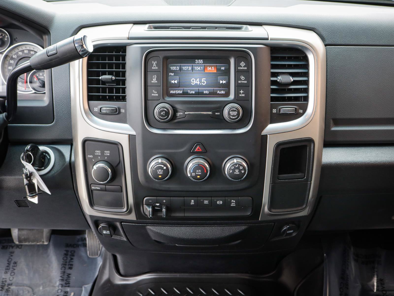 Used 2017 RAM 2500 SLT w/ Luxury Group image 18