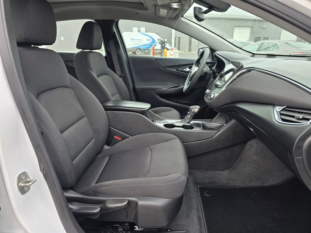 Used 2021 Chevrolet Malibu LT FWD image 16