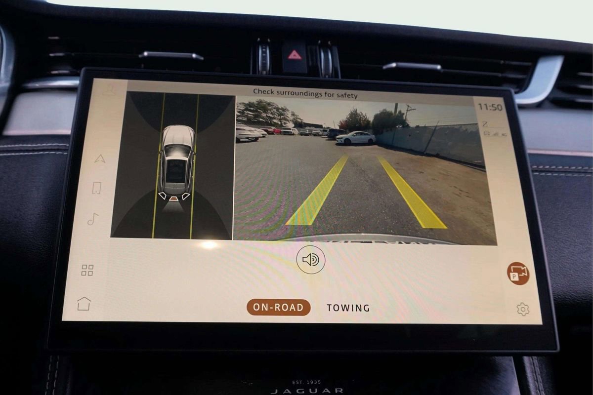 Used 2024 Jaguar F-PACE R-Dynamic S image 30