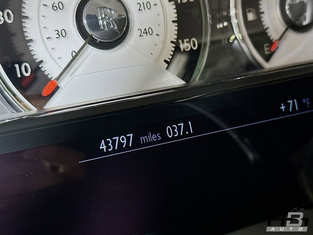 Used 2015 Rolls-Royce Wraith image 11