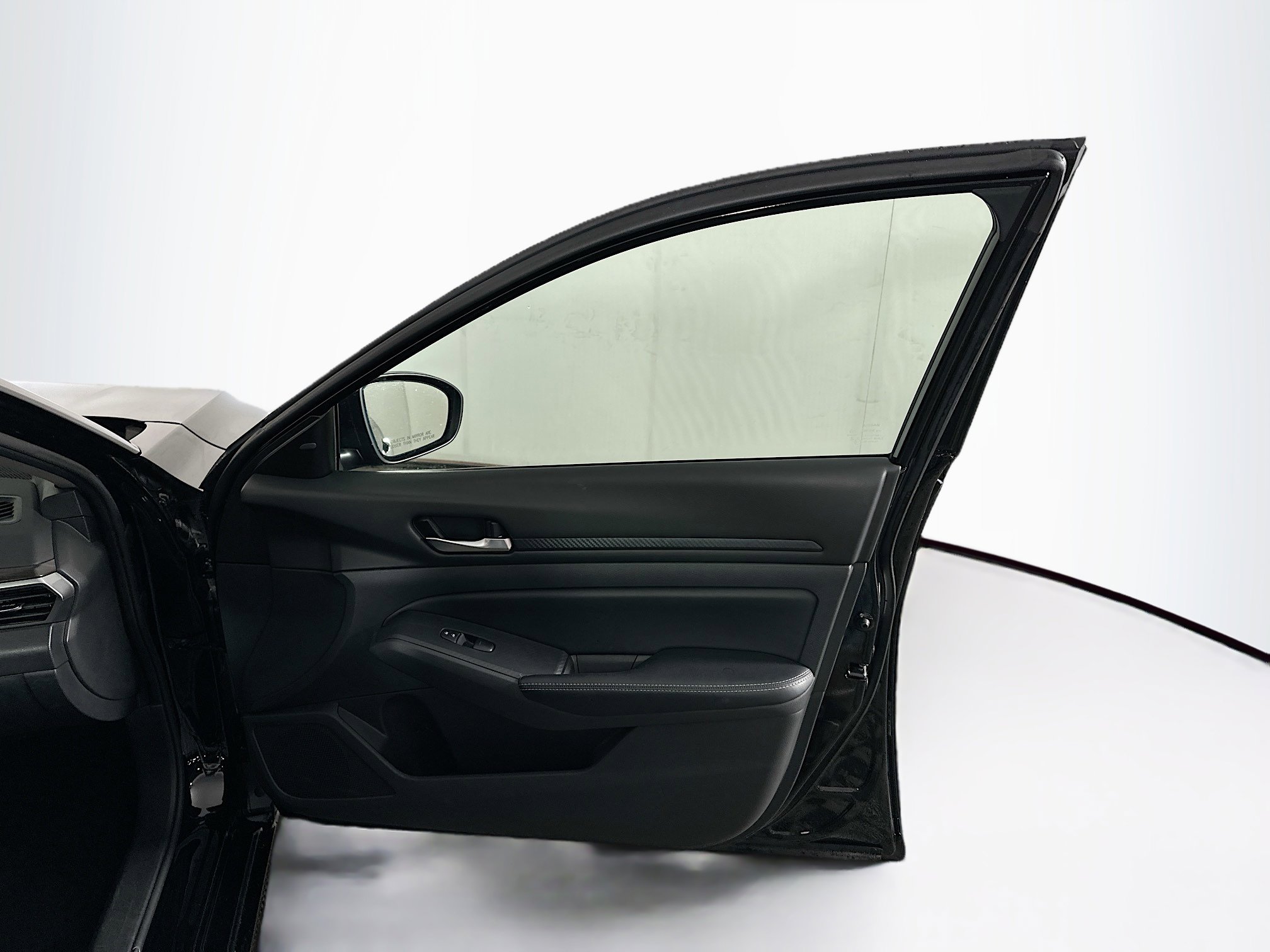 Used 2025 Nissan Altima 2.5 SV image 30