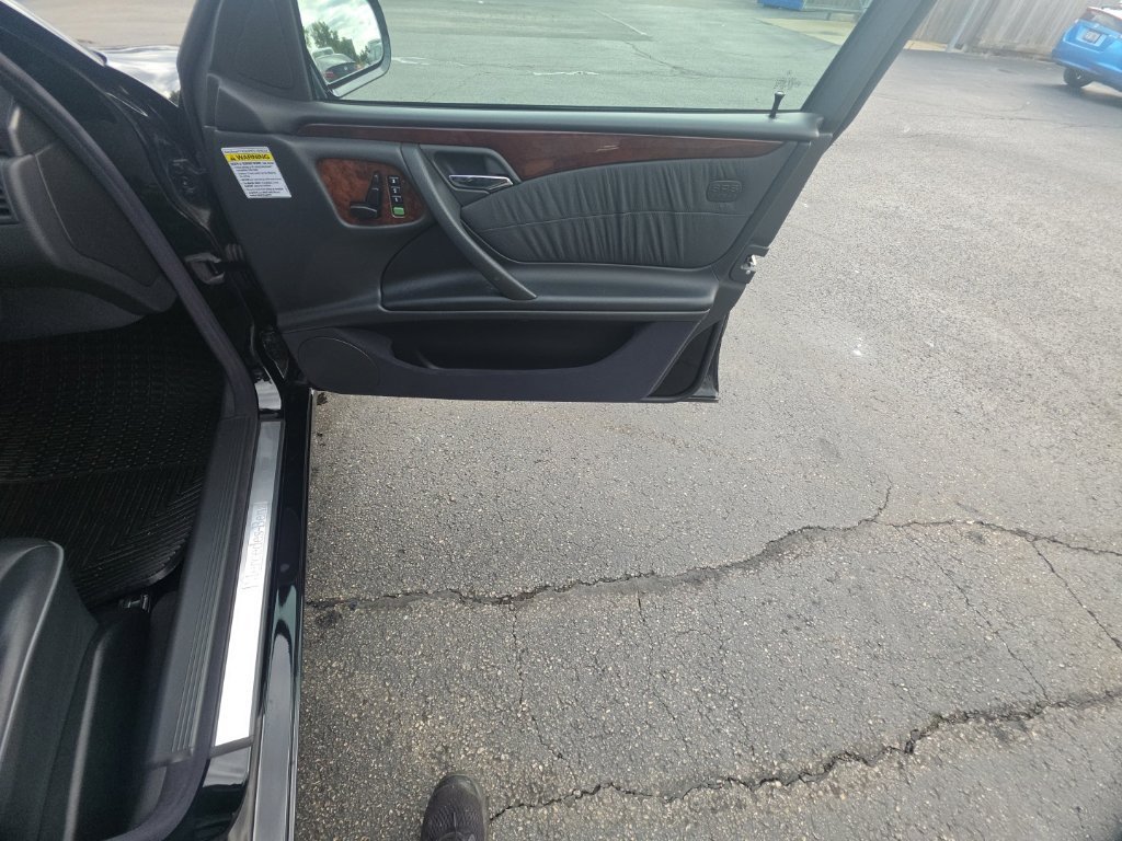 Used 2002 Mercedes-Benz E 320 4MATIC Sedan image 31