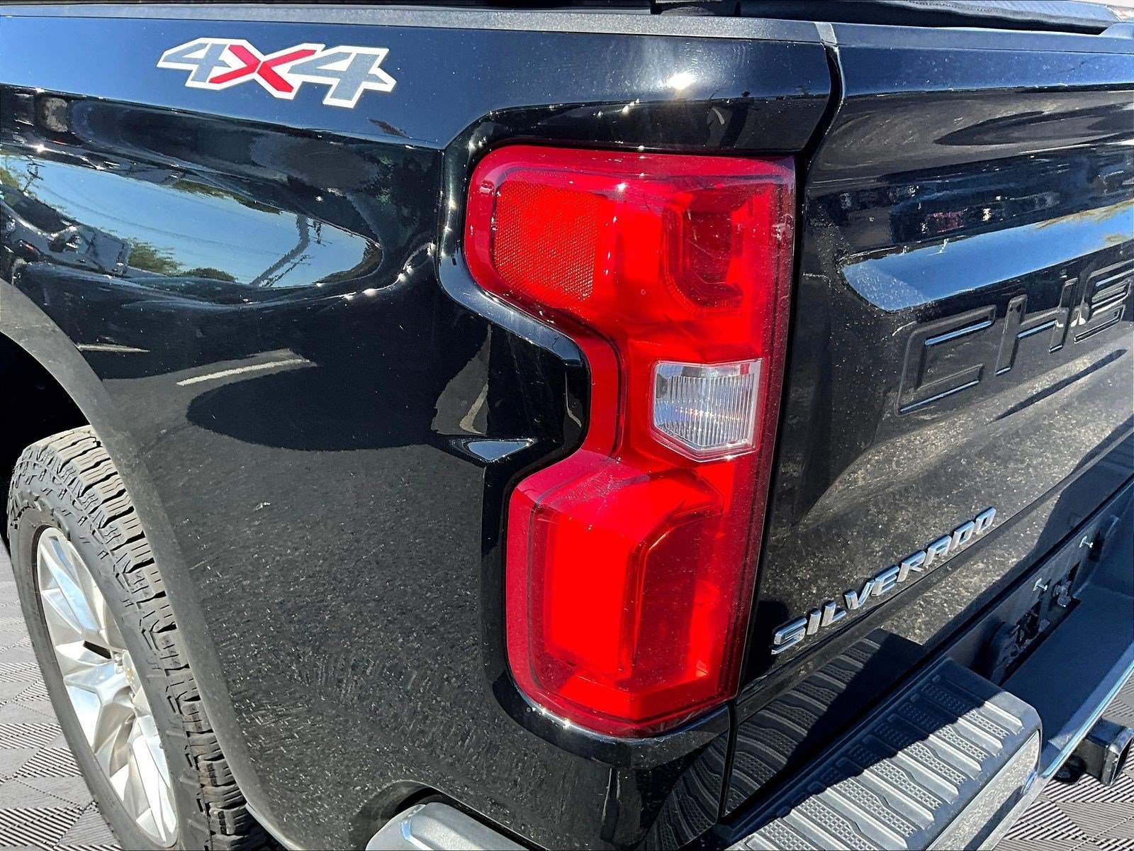 Used 2020 Chevrolet Silverado 1500 LTZ w/ LTZ Plus Package AWD/4WD image 24