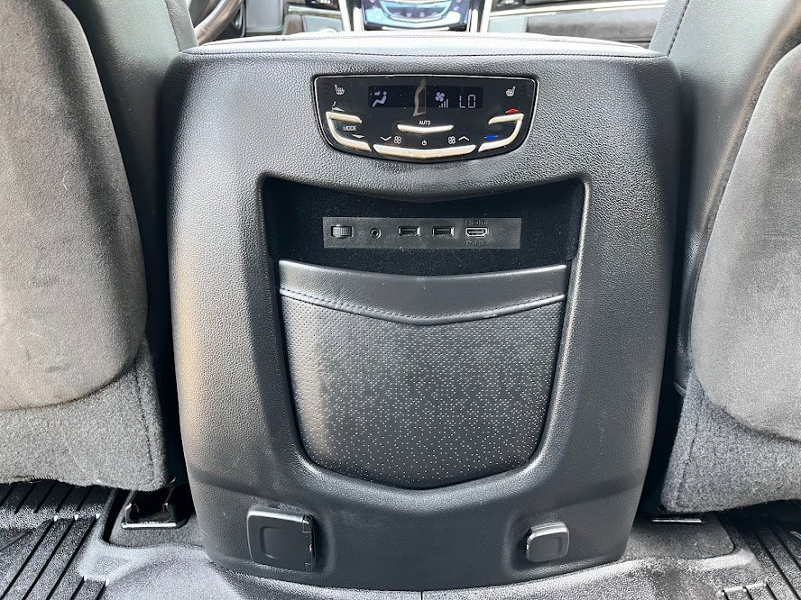 Used 2019 Cadillac Escalade Platinum image 44