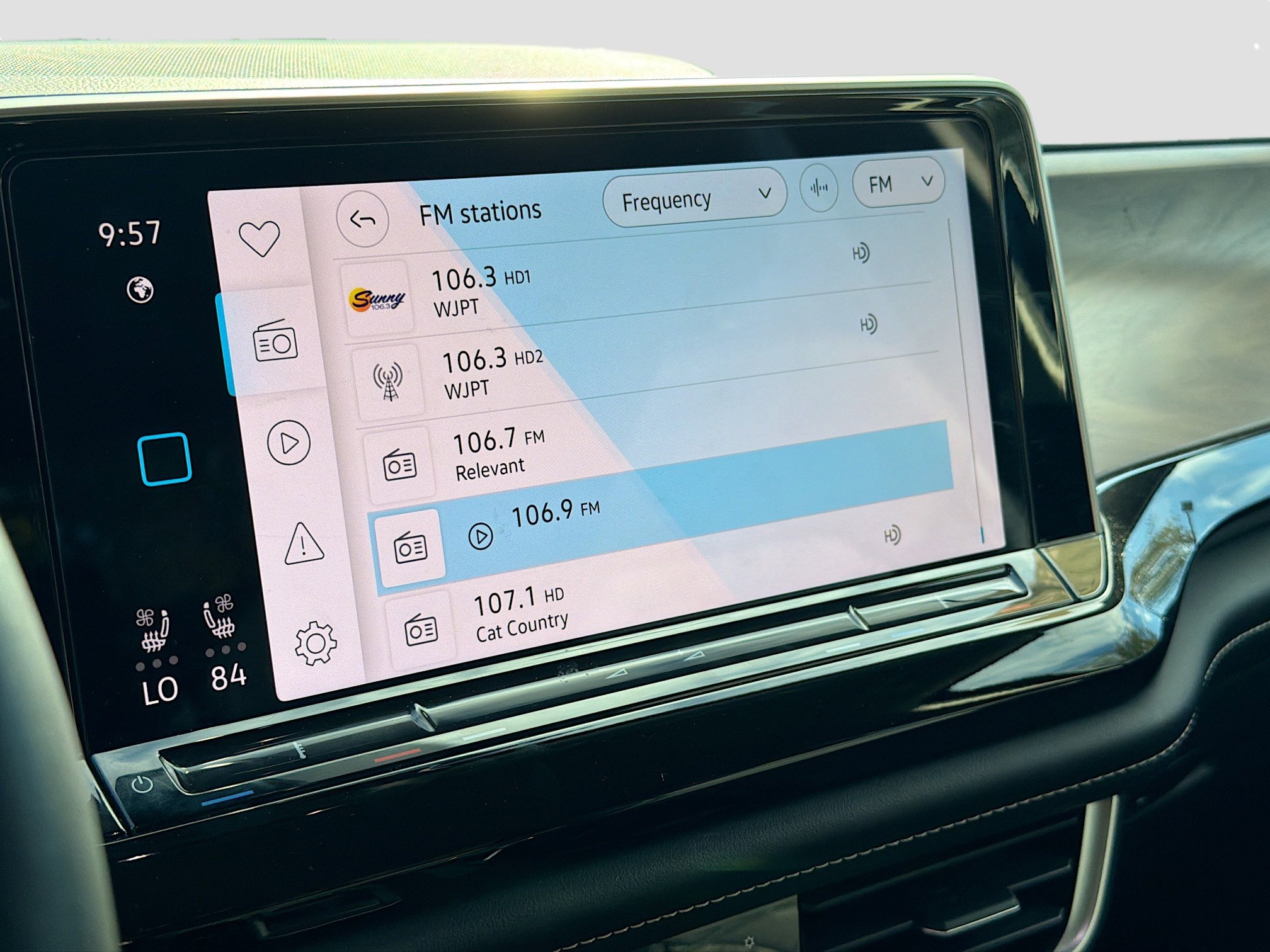 Used 2024 Volkswagen Atlas SE image 31