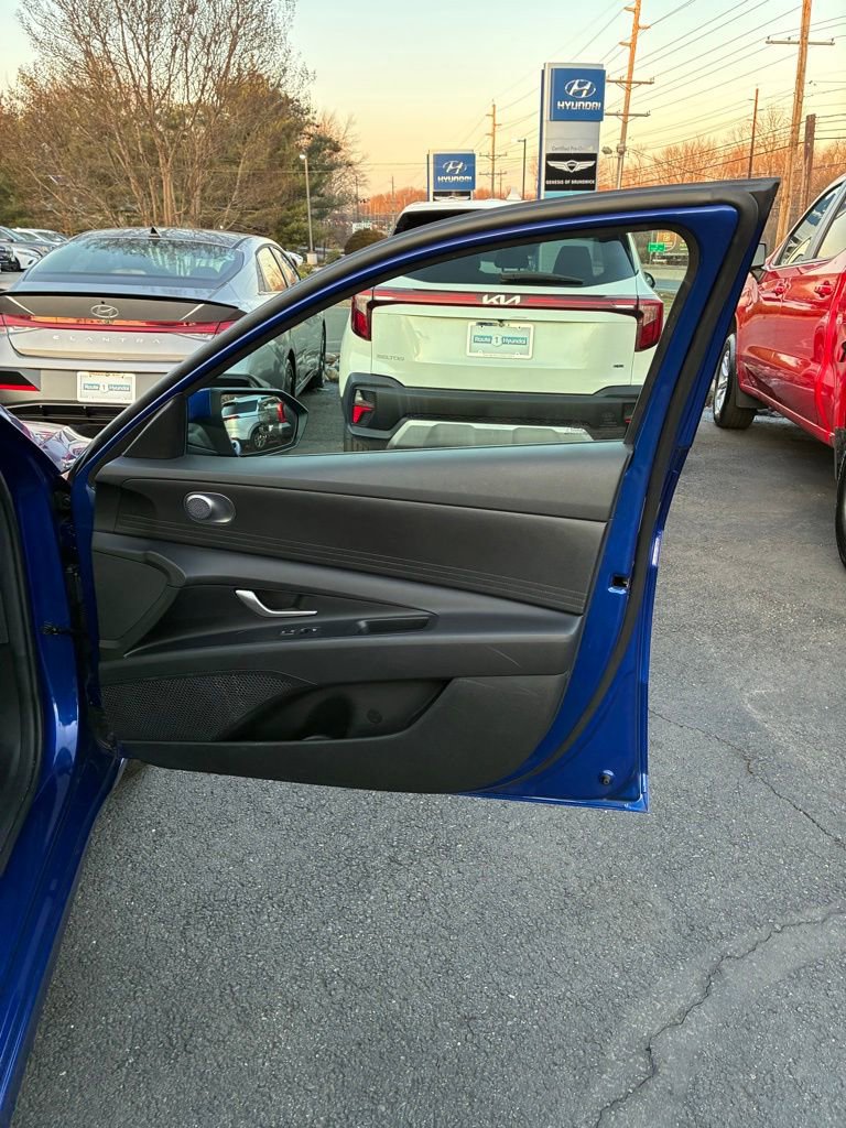 Used 2023 Hyundai Elantra SEL image 42