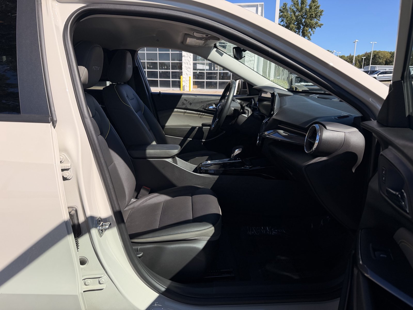 Used 2026 Chevrolet Trax ACTIV w/ Driver Confidence Package FWD image 32