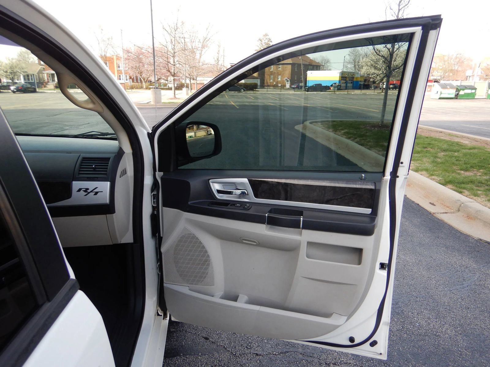 Used 2010 Dodge Grand Caravan SXT FWD image 15