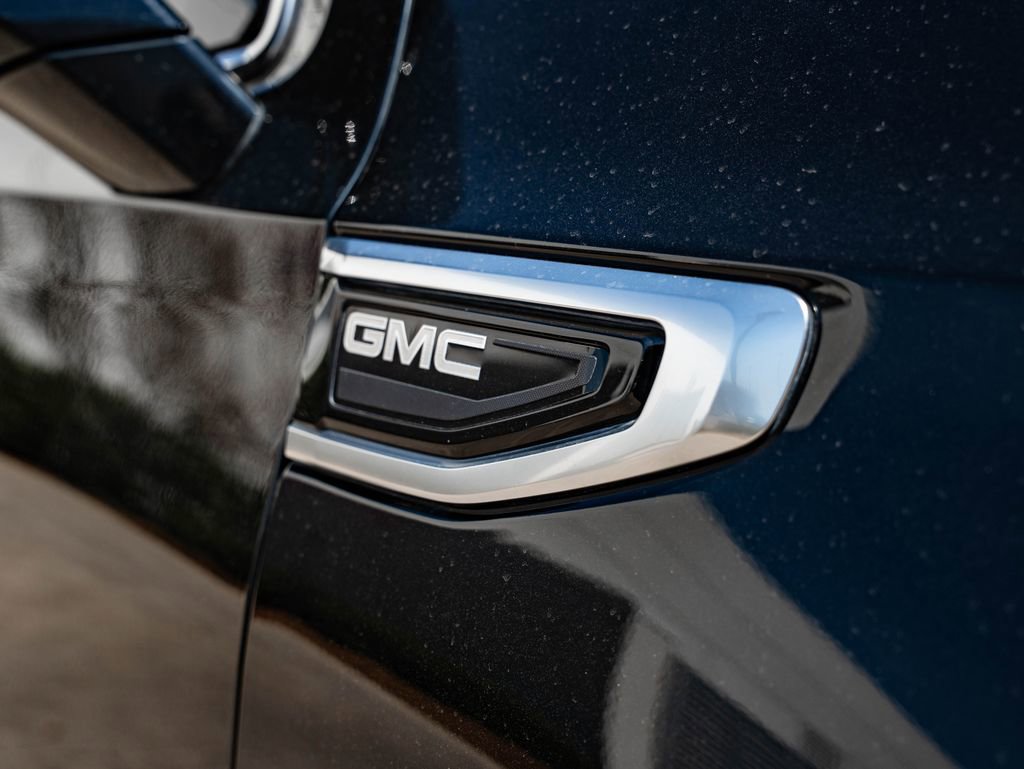 Used 2021 GMC Yukon Denali w/ Denali Premium Package image 16