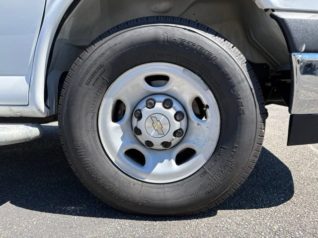 Used 2024 Chevrolet Express 2500 w/ Driver Convenience Package RWD image 18