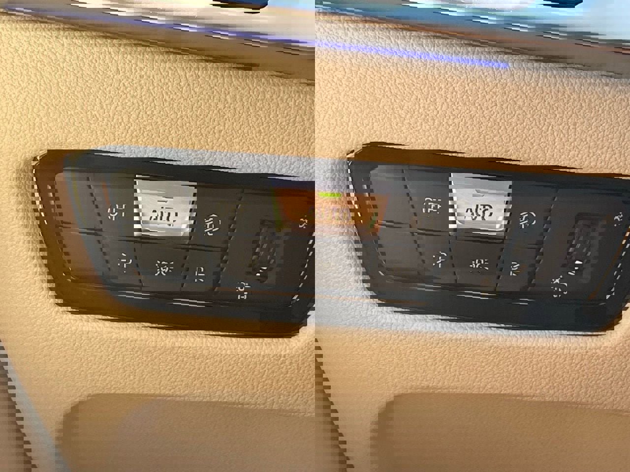 Used 2024 BMW 430i Coupe w/ Premium Package image 12