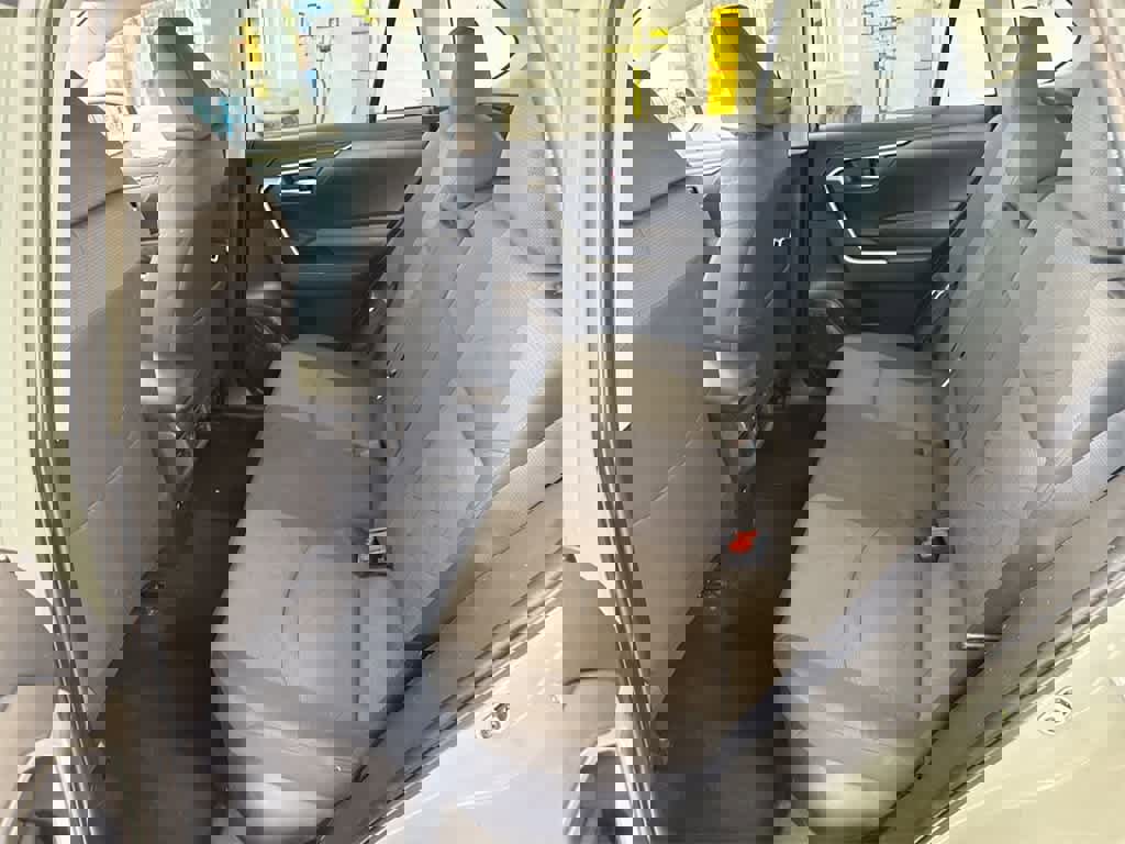 Used 2021 Toyota RAV4 XLE w/ Convenience Package image 21