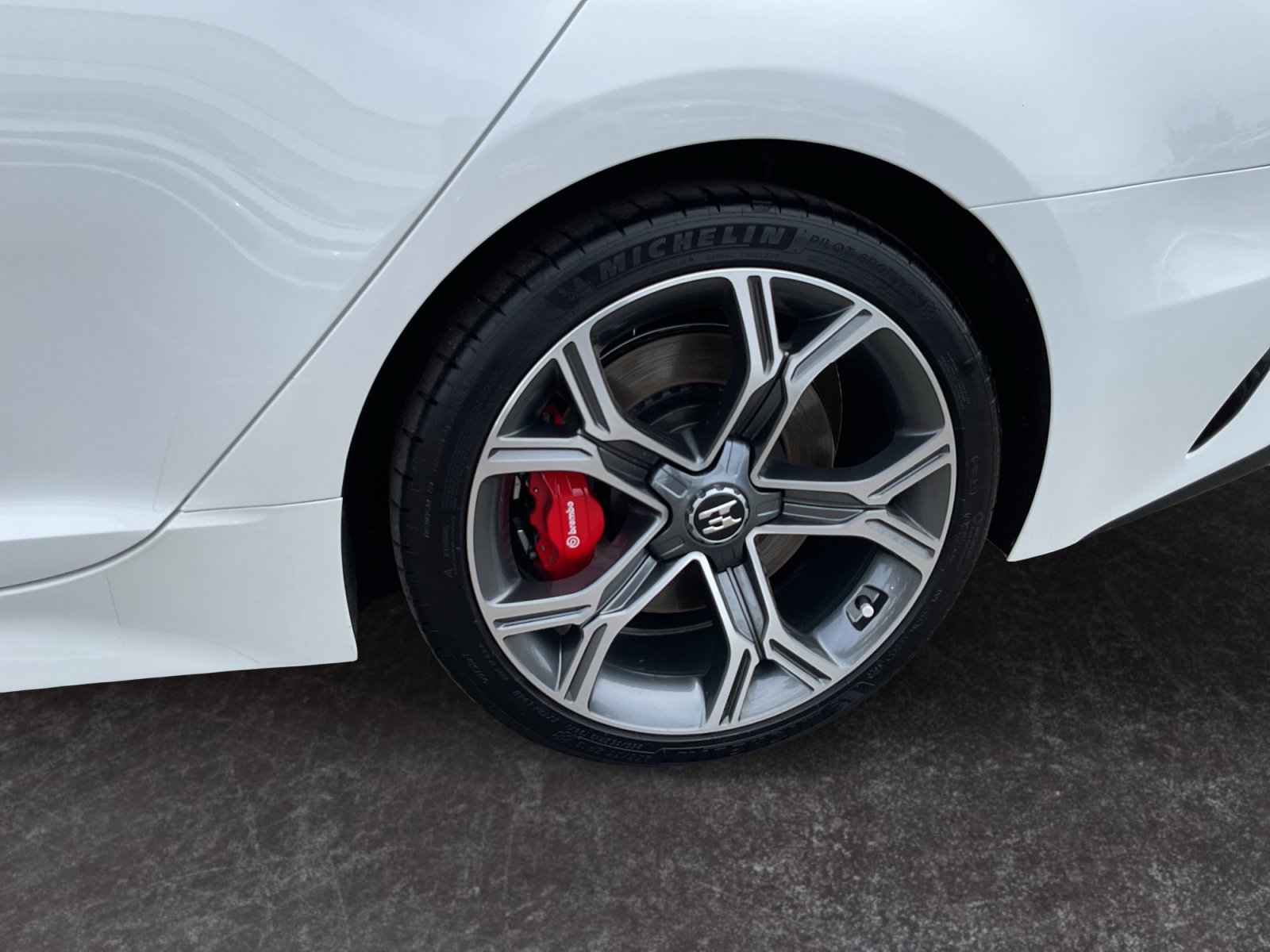 Used 2021 Kia Stinger GT2 RWD image 9