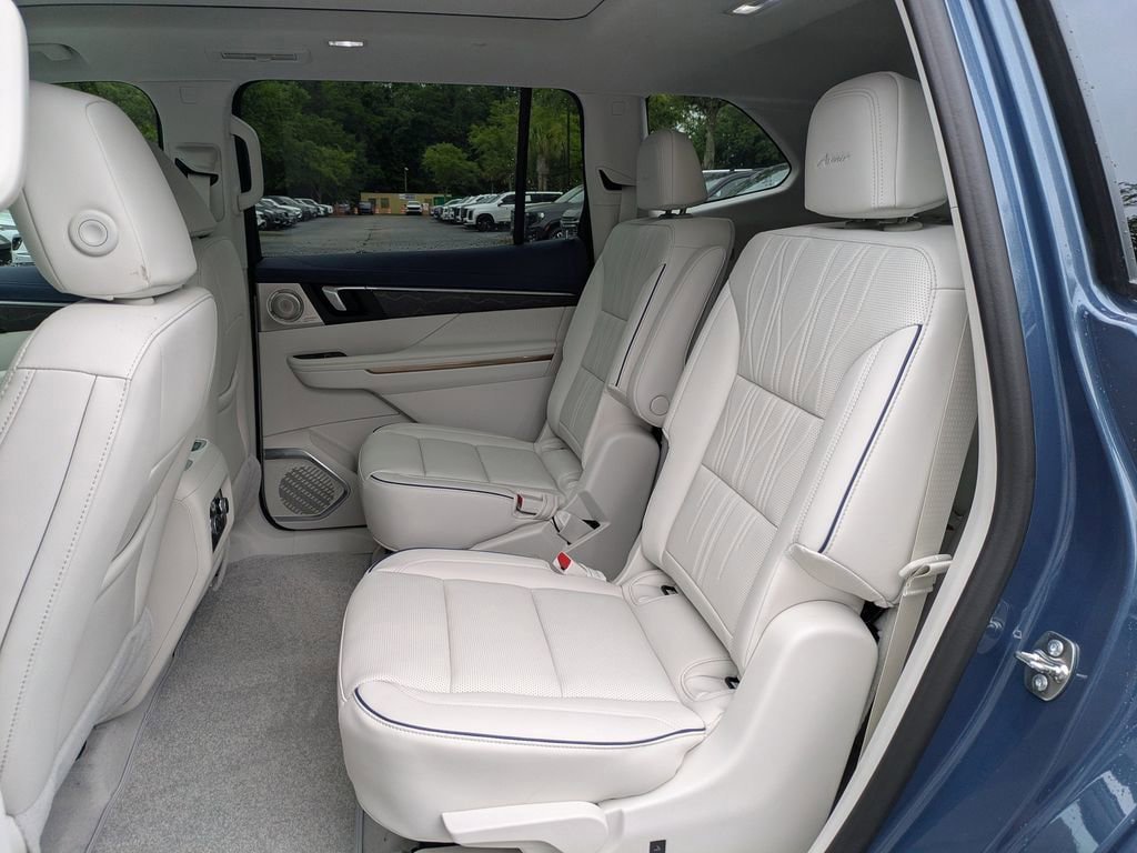 New 2026 Buick Enclave Avenir FWD image 15