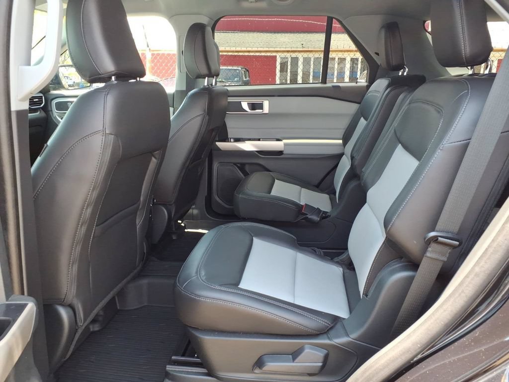 Used 2023 Ford Explorer XLT w/ Equipment Group 202A AWD/4WD image 12