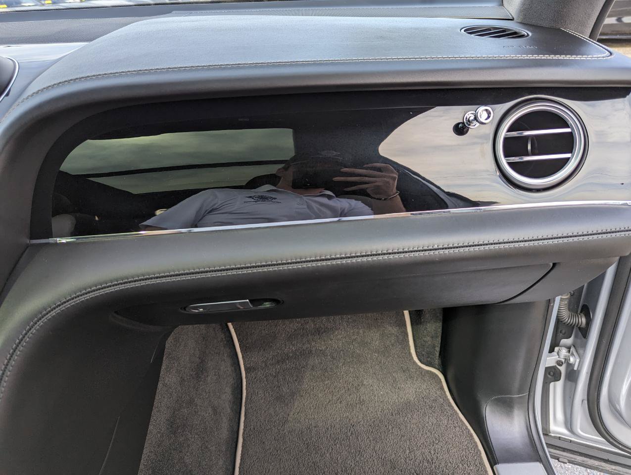 Used 2018 Bentley Bentayga Onyx Edition AWD/4WD image 33