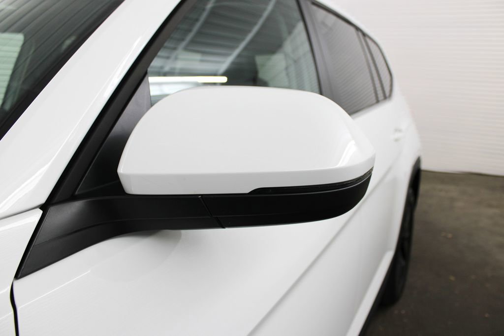 Used 2024 Volkswagen Atlas SE w/ Black Wheel Package FWD image 5