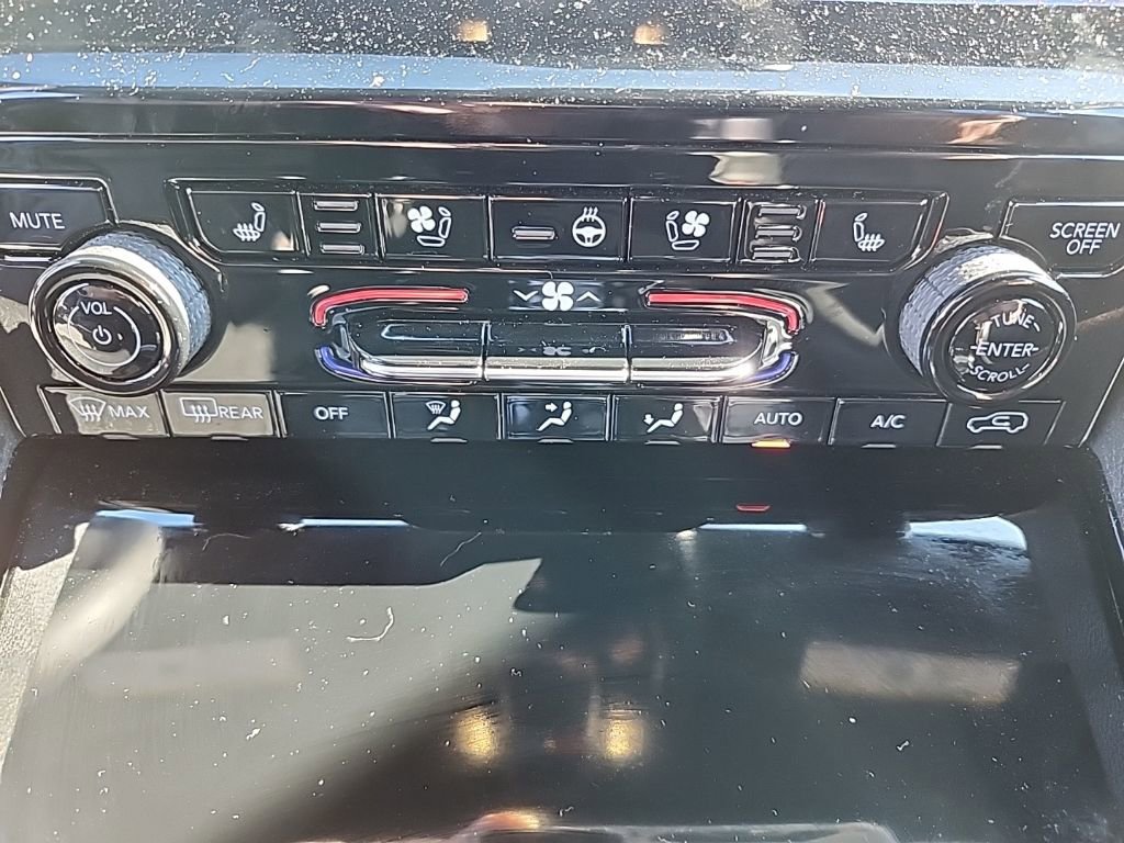 Certified 2024 Jeep Grand Cherokee Overland image 7