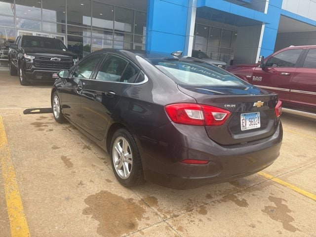 Used 2017 Chevrolet Cruze LT FWD image 4