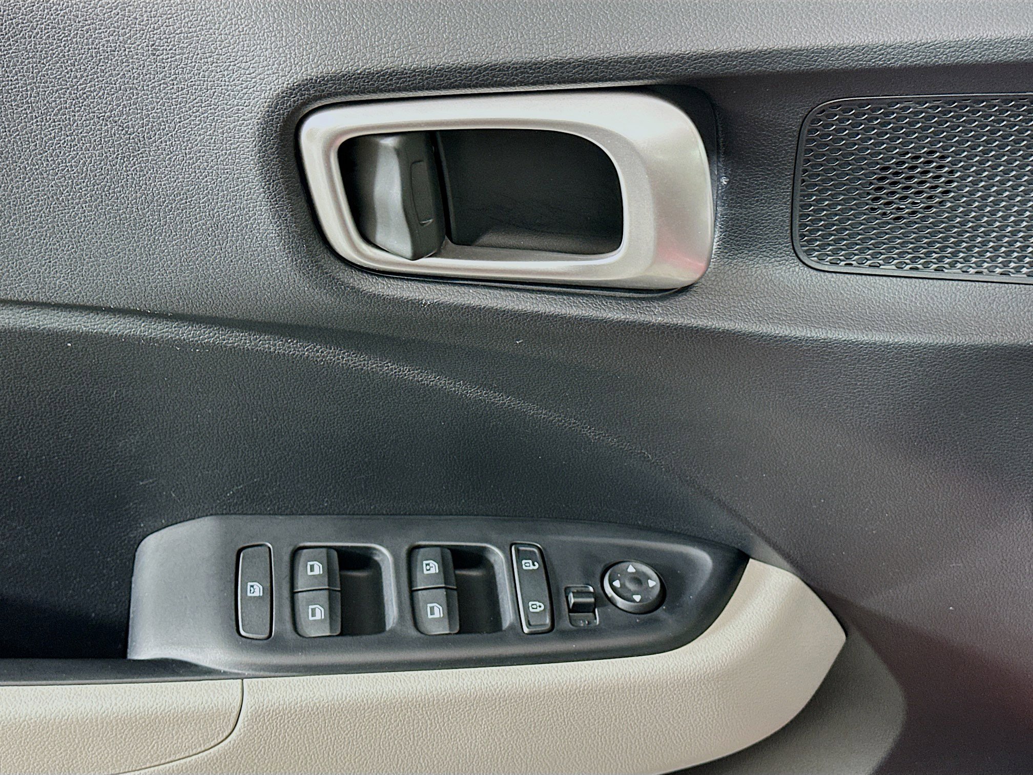 Used 2025 Hyundai Venue SEL image 15