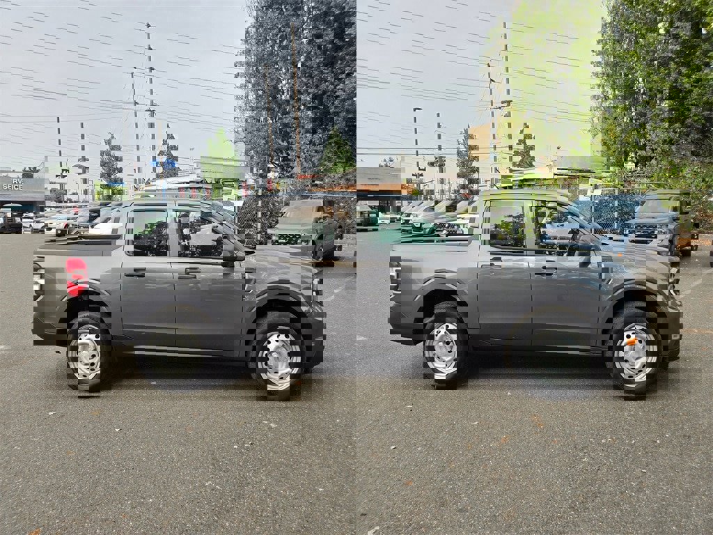 New 2025 Ford Maverick XL image 4