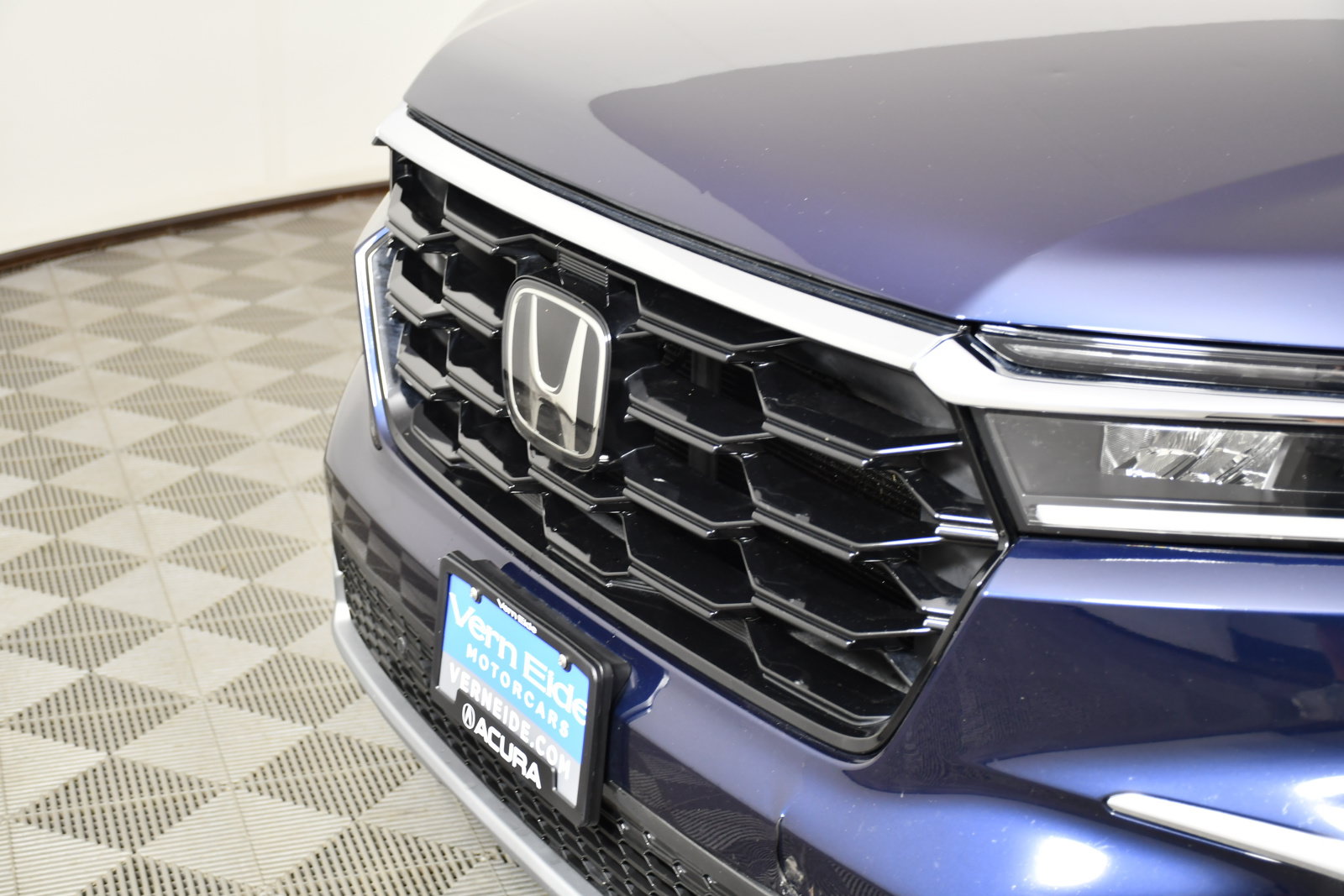 Used 2025 Honda Pilot Touring image 11