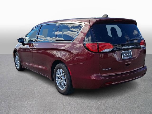 Used 2023 Chrysler Voyager LX image 6