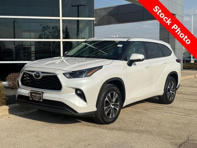 Used 2023 Toyota Highlander XLE image 7