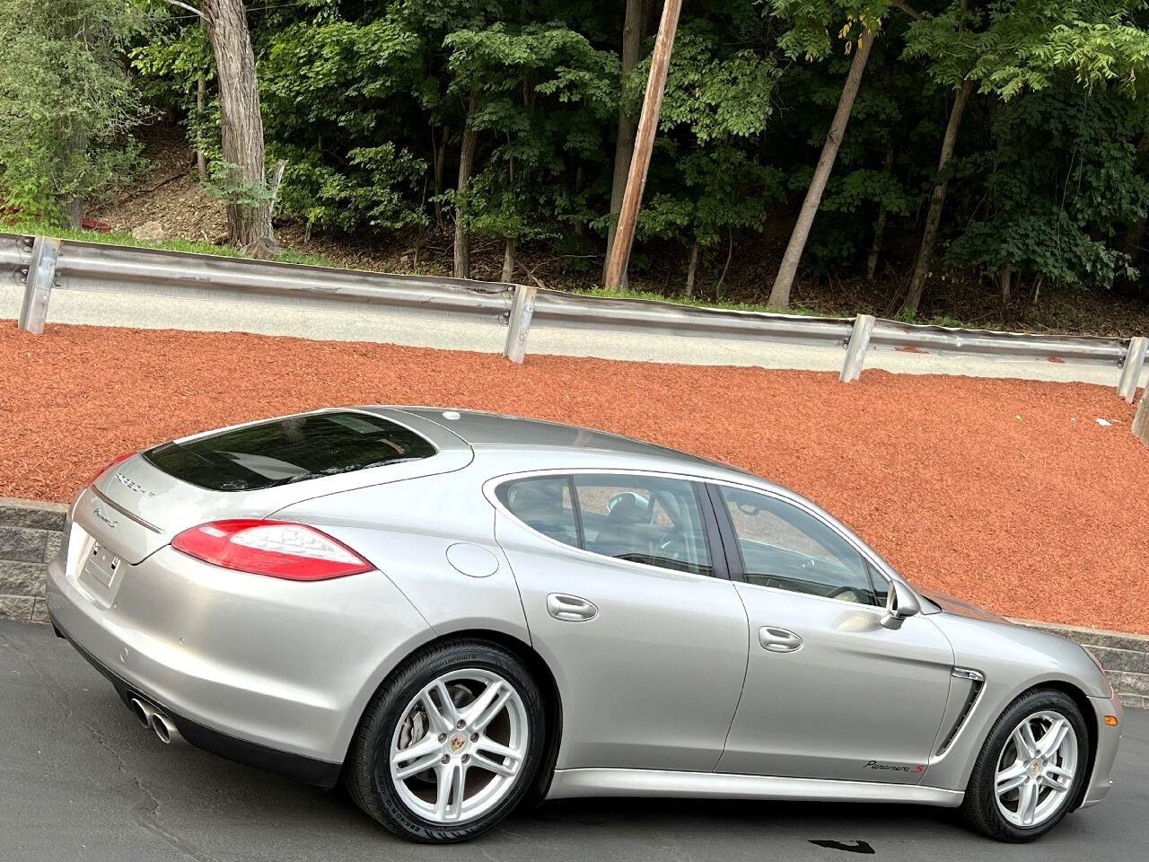 Used 2010 Porsche Panamera S RWD image 4
