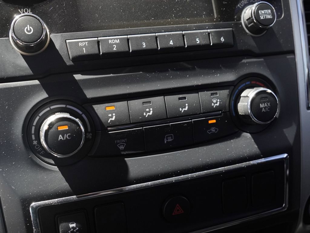 Used 2017 Nissan Titan SV RWD image 18