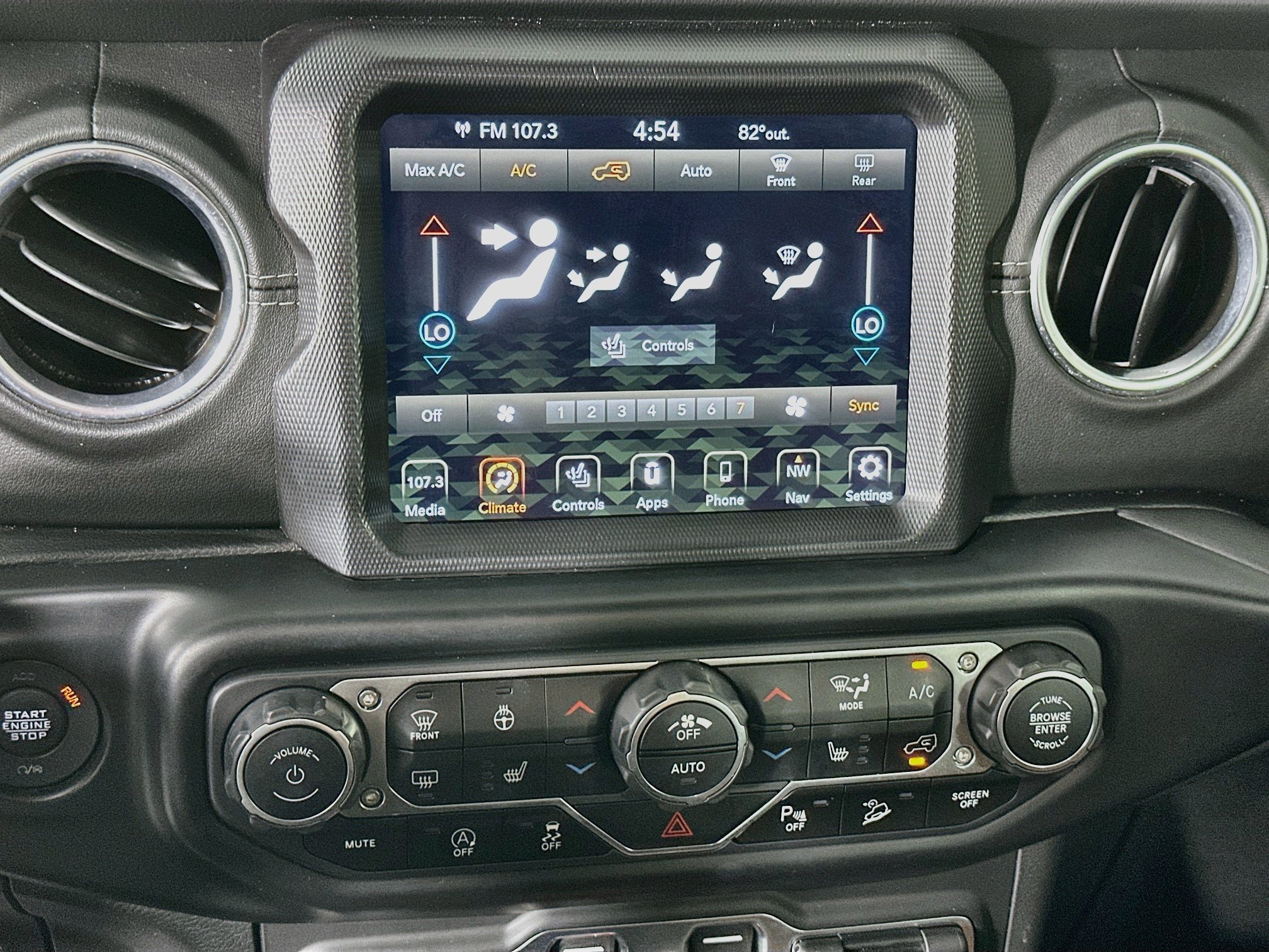 Used 2020 Jeep Wrangler Unlimited Sahara AWD/4WD image 24