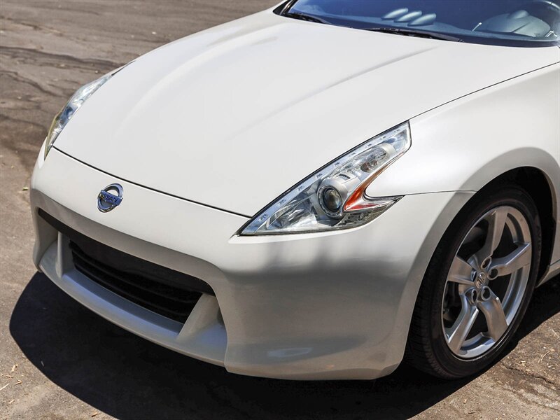 Used 2010 Nissan 370Z Coupe RWD image 13