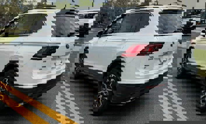 Used 2019 Volkswagen Tiguan SE w/ Panoramic Sunroof Package image 5