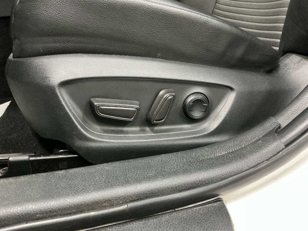 Used 2018 Toyota Camry SE w/ Protection Package (Q1) FWD image 18