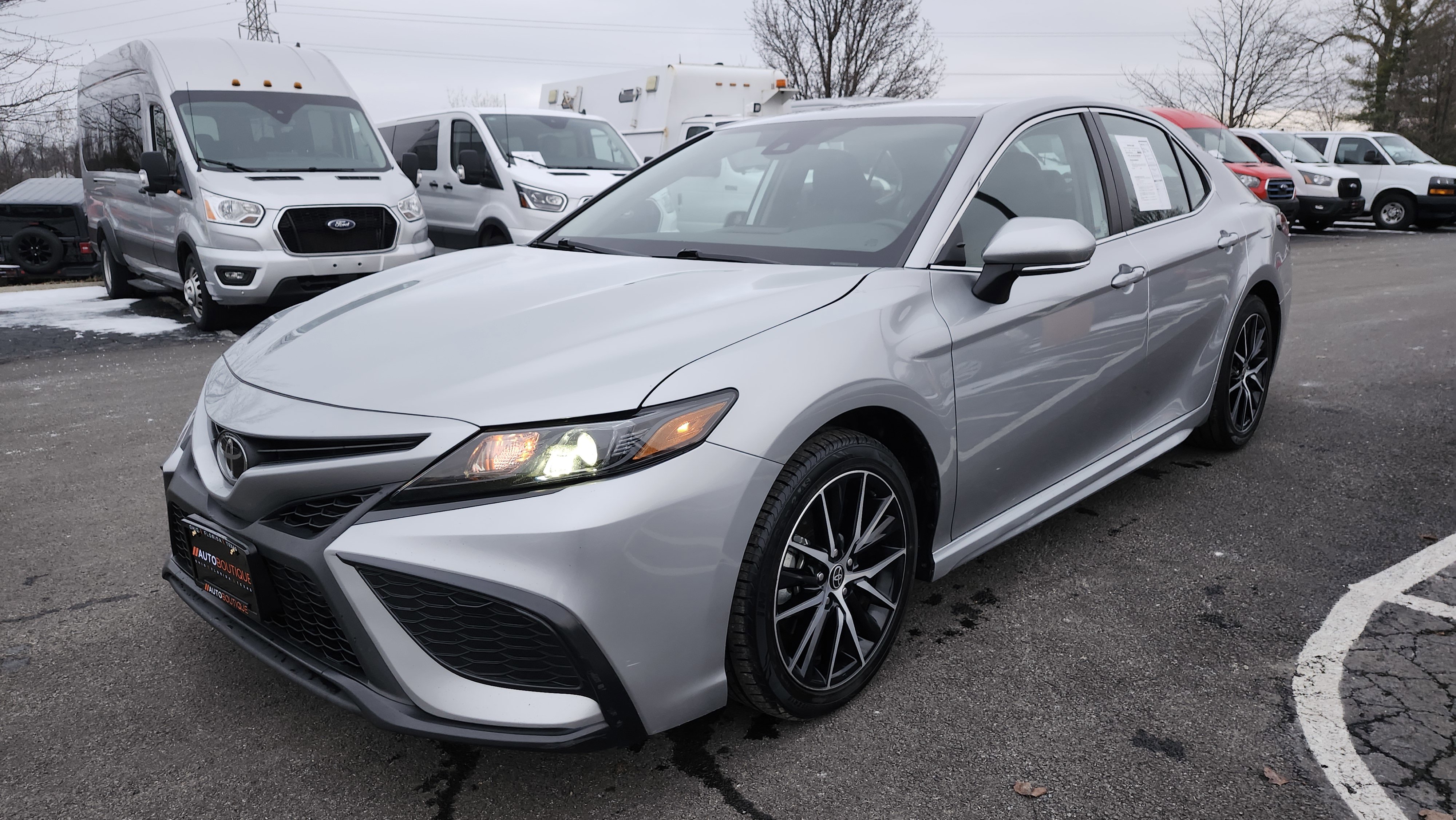 Used 2023 Toyota Camry SE image 12