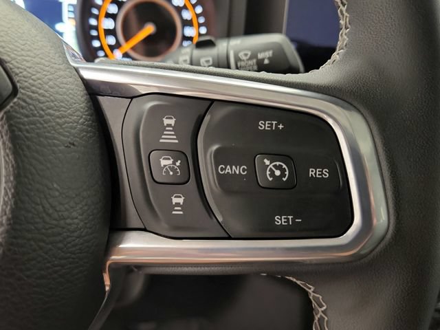 Used 2025 Jeep Wrangler Unlimited Sahara AWD/4WD image 30