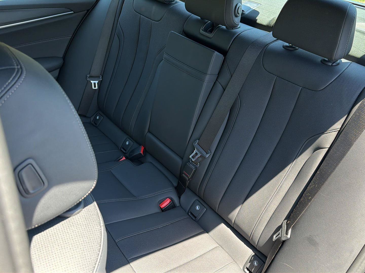 Used 2023 BMW 530e w/ Premium Package RWD image 32