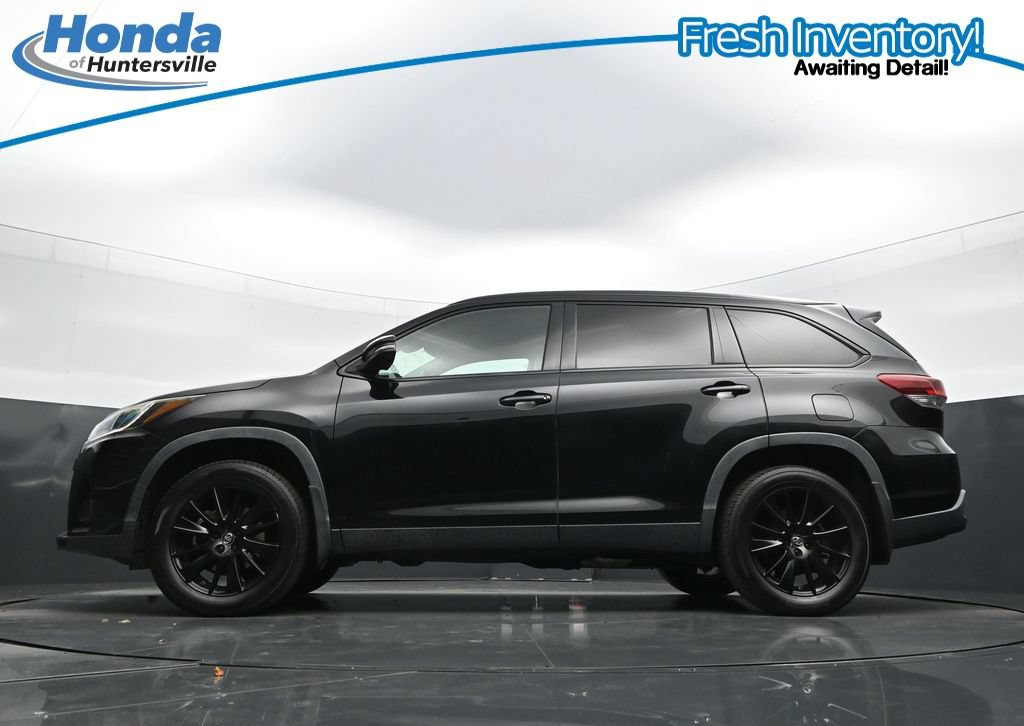 Used 2019 Toyota Highlander SE w/ Nightshade Edition AWD/4WD image 38