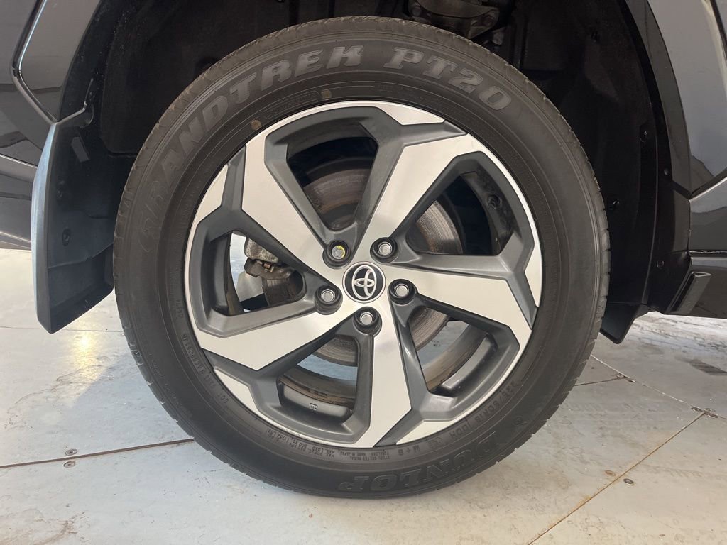 Used 2023 Toyota RAV4 SE w/ Weather & Moonroof Package image 17