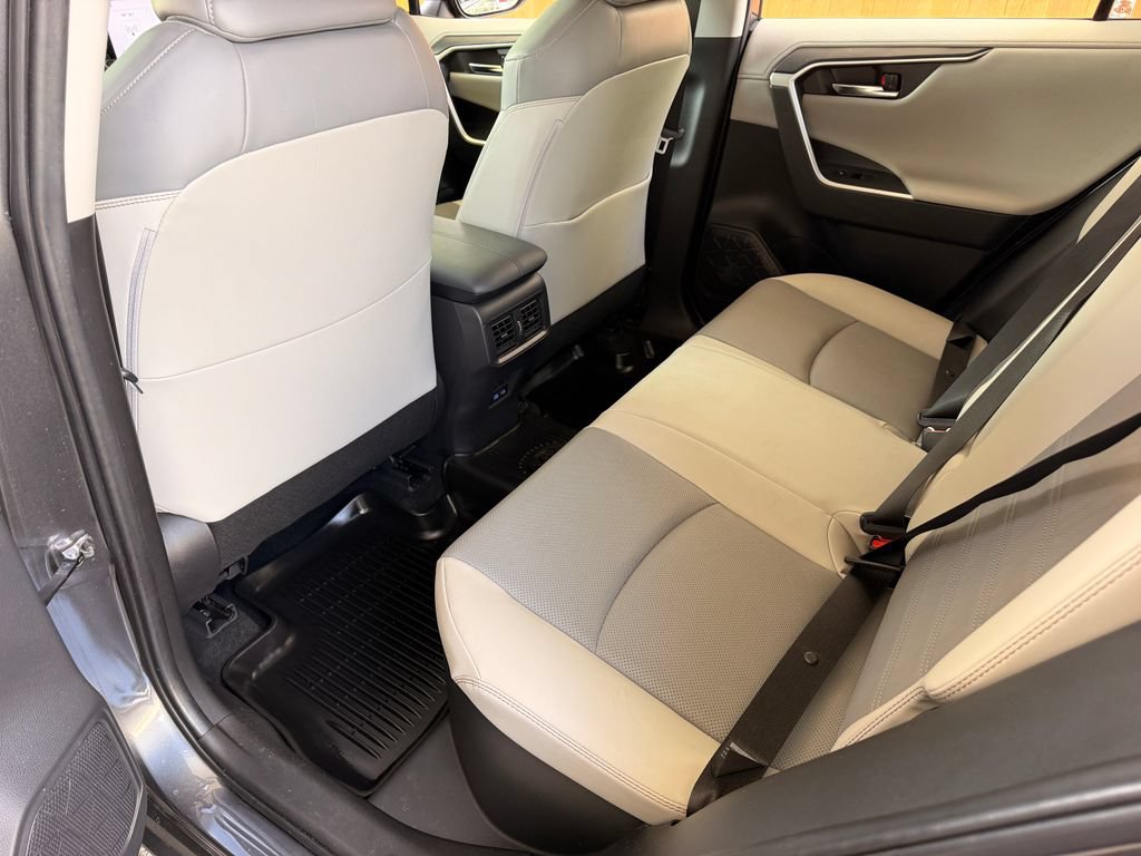 Used 2022 Toyota RAV4 Limited AWD/4WD image 29