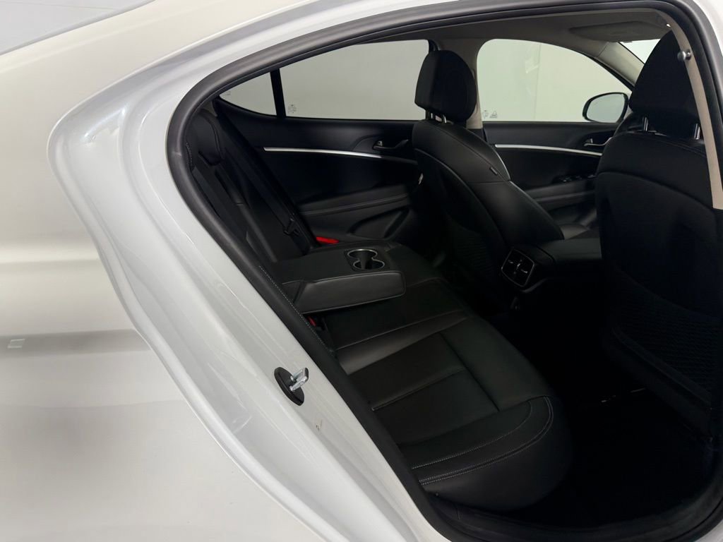 Used 2022 Genesis G70 2.0T image 32