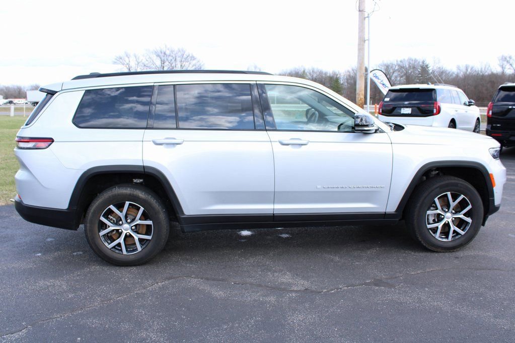 Used 2024 Jeep Grand Cherokee L Limited w/ Luxury Tech Group II image 15