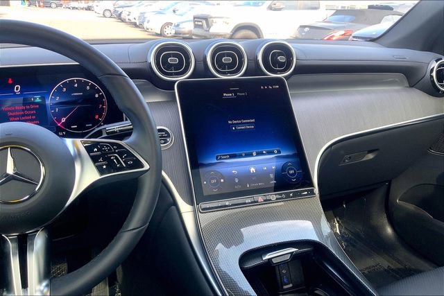 Used 2025 Mercedes-Benz GLC 300 4MATIC image 5
