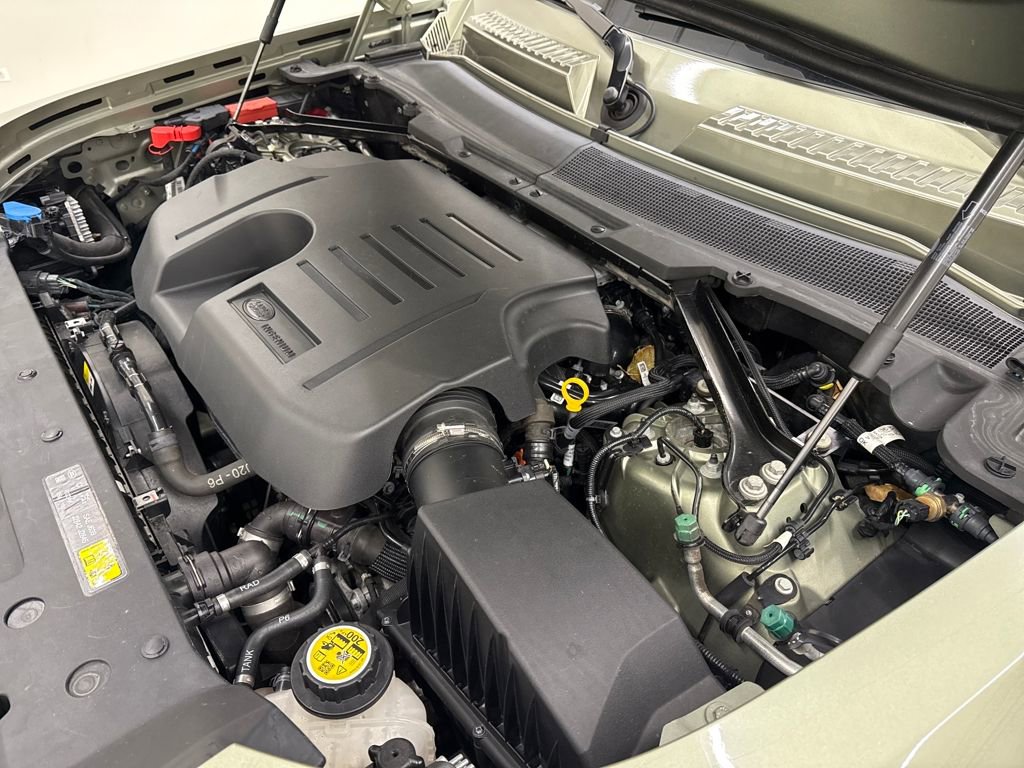 Used 2020 Land Rover Defender 110 SE image 12