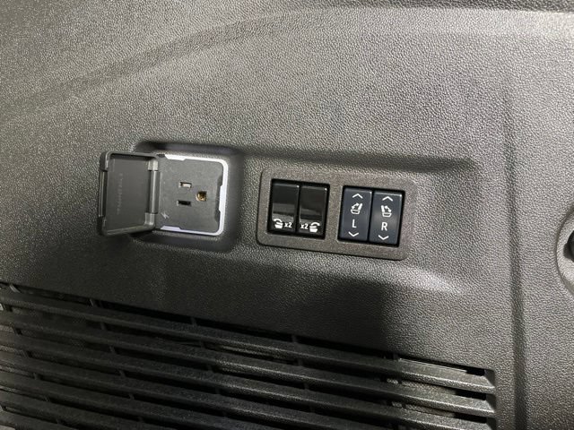 Used 2024 GMC Yukon XL AT4 w/ Technology Package AWD/4WD image 51