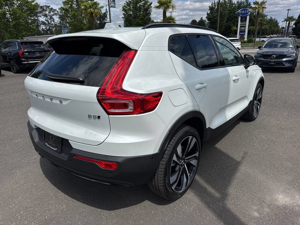 New 2026 Volvo XC40 B5 Plus w/ Climate Package AWD/4WD image 7
