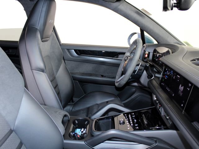 Certified 2025 Porsche Cayenne GTS image 27