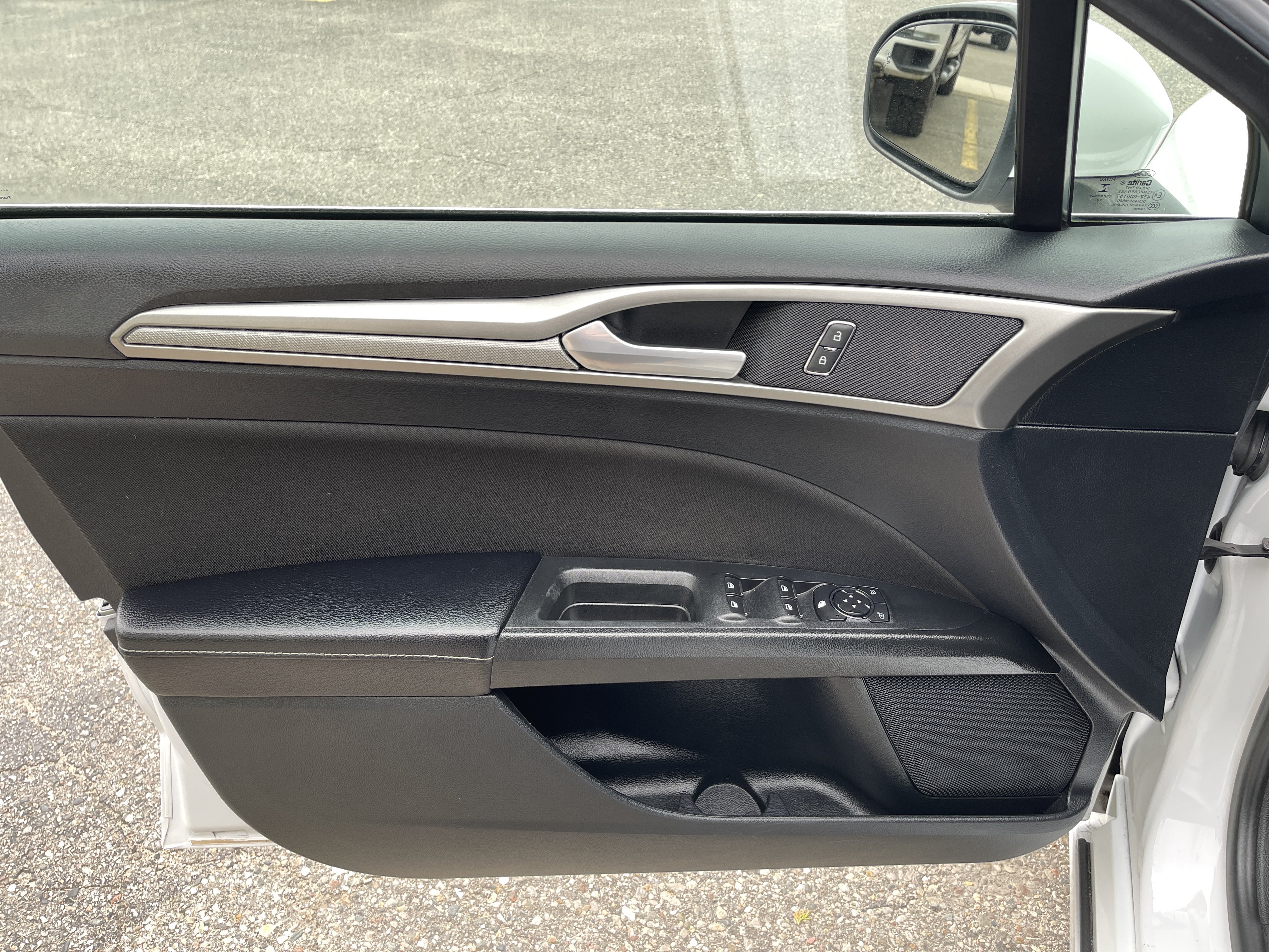 Used 2019 Ford Fusion SE FWD image 13